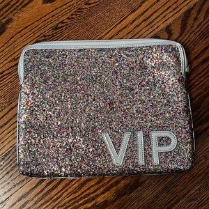 ⭐️ Nine West VIP Tablet Sleeve
